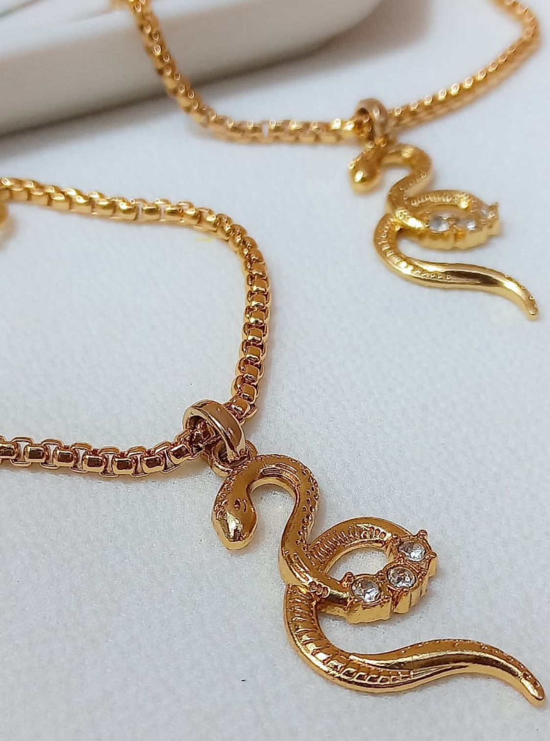 Colar Curto Pingente Serpente