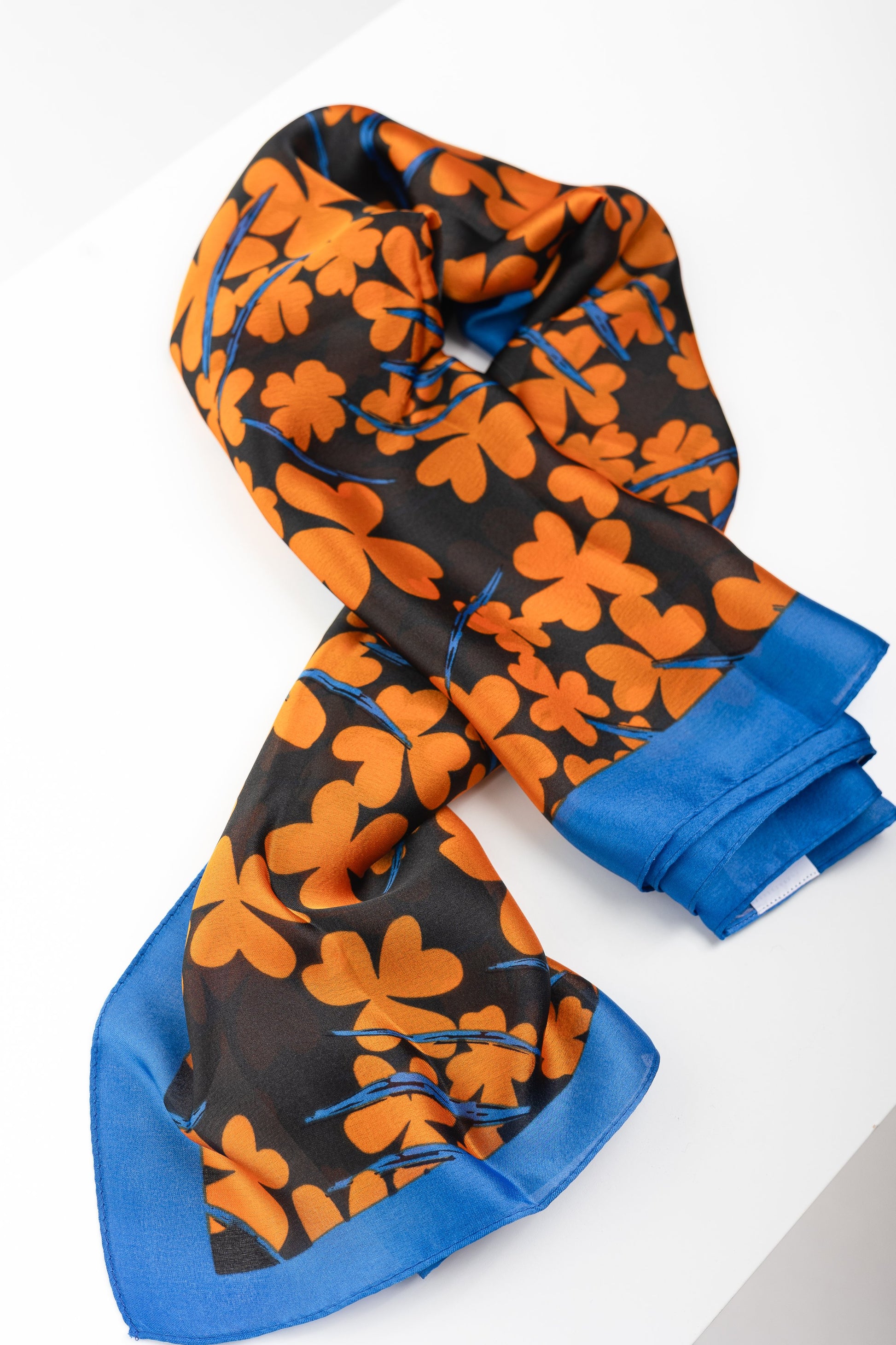 Lenço com Estampa Azul e Laranja